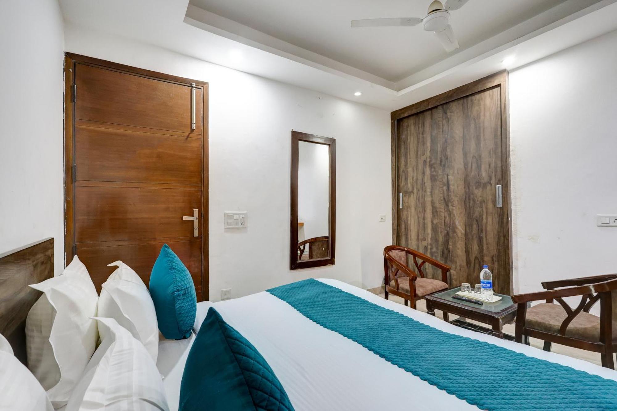 Hotel Aron By The Premium Villa 뉴델리 외부 사진