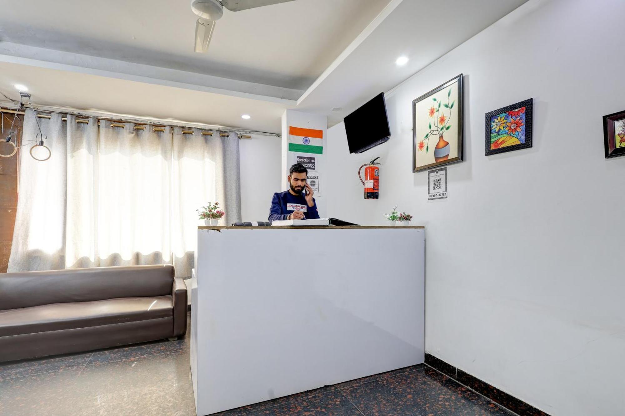 Hotel Aron By The Premium Villa 뉴델리 외부 사진